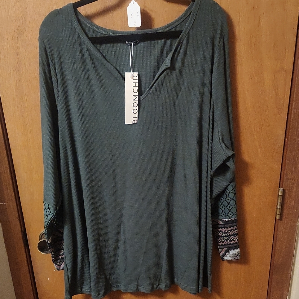 Bloomchic Women's Green Top Size 4X